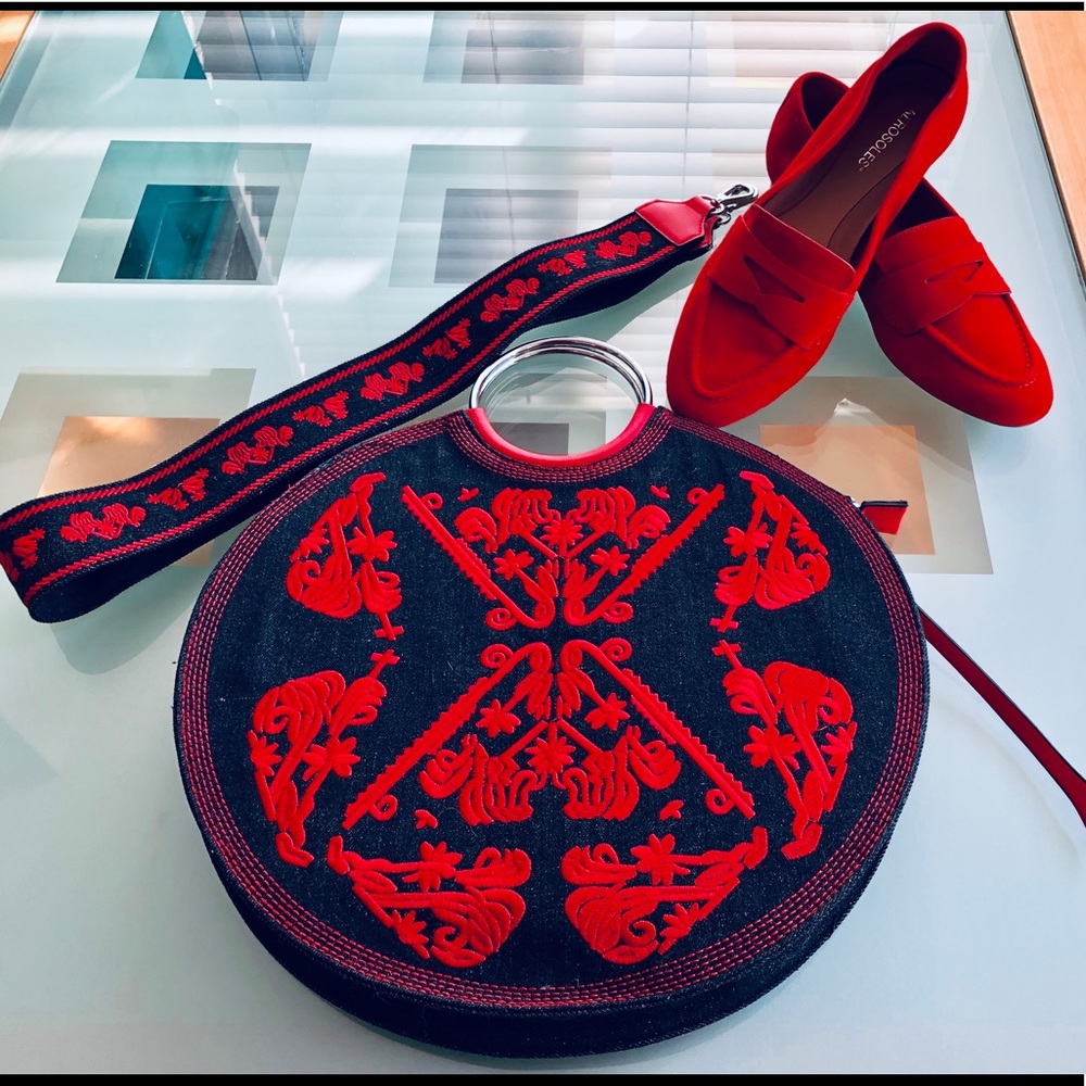 Round structured purse dark blue w/ red embroidery